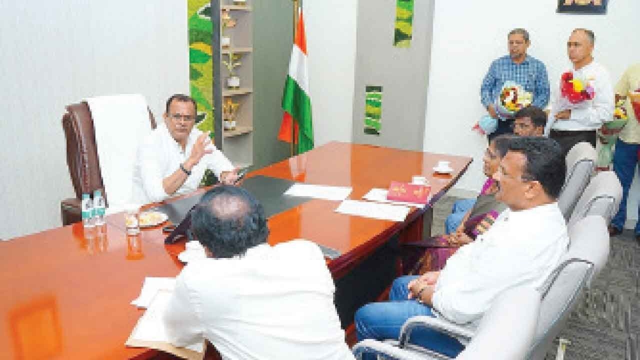 Speed up R&B works, Minister tells officials