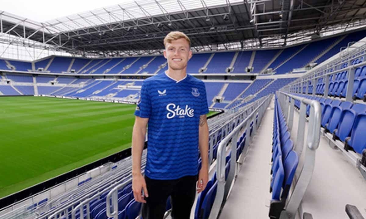 Branthwaite signs long-term deal with Everton
