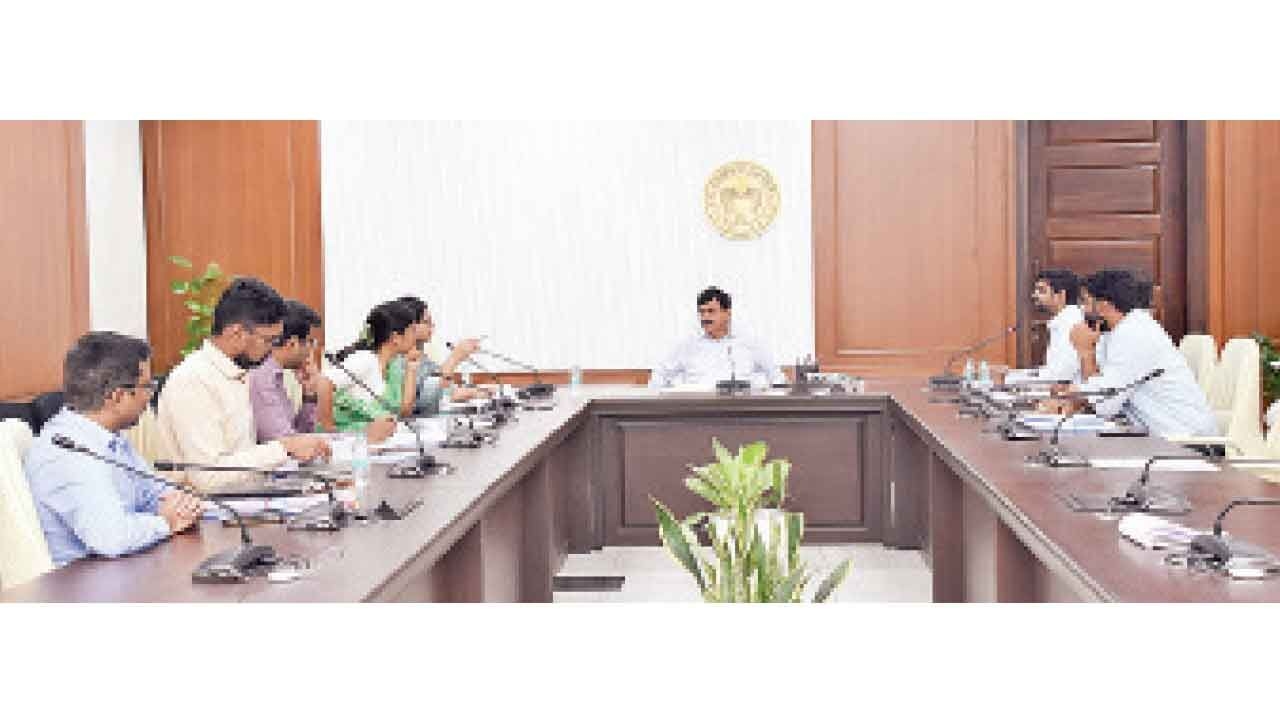 Minister directs Collectors to ensure only eligible get Indiramma houses