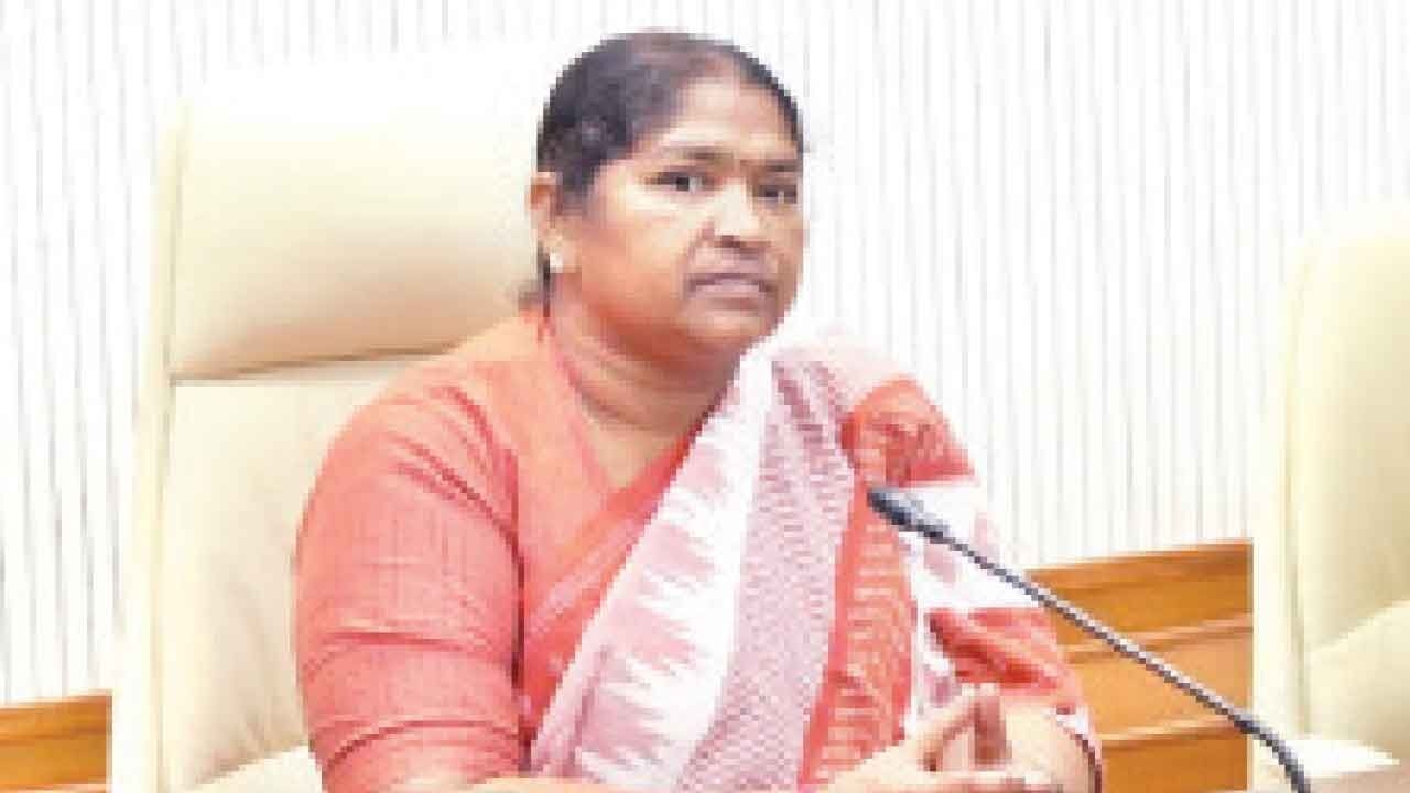 SHGs generate Rs 1 cr p.m. via RTC bus rentals: Seethakka
