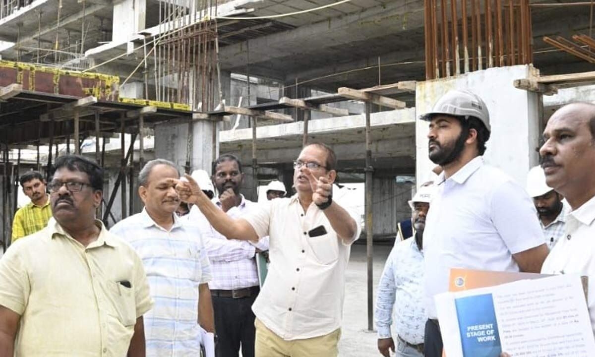 JC inspects construction works of TUDA Towers