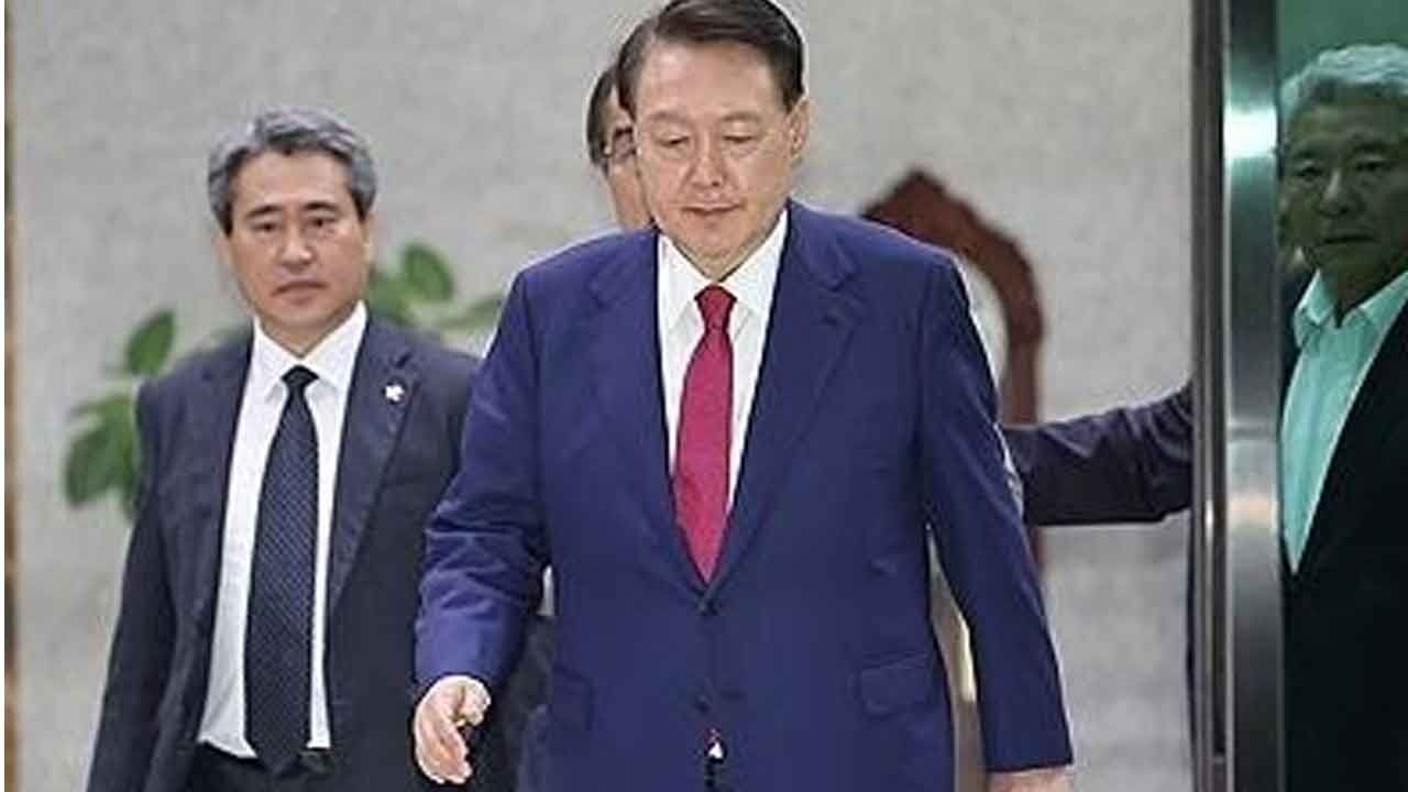 South Korea: Special counsel seeks warrant to arrest ex-President Yoon in martial law case