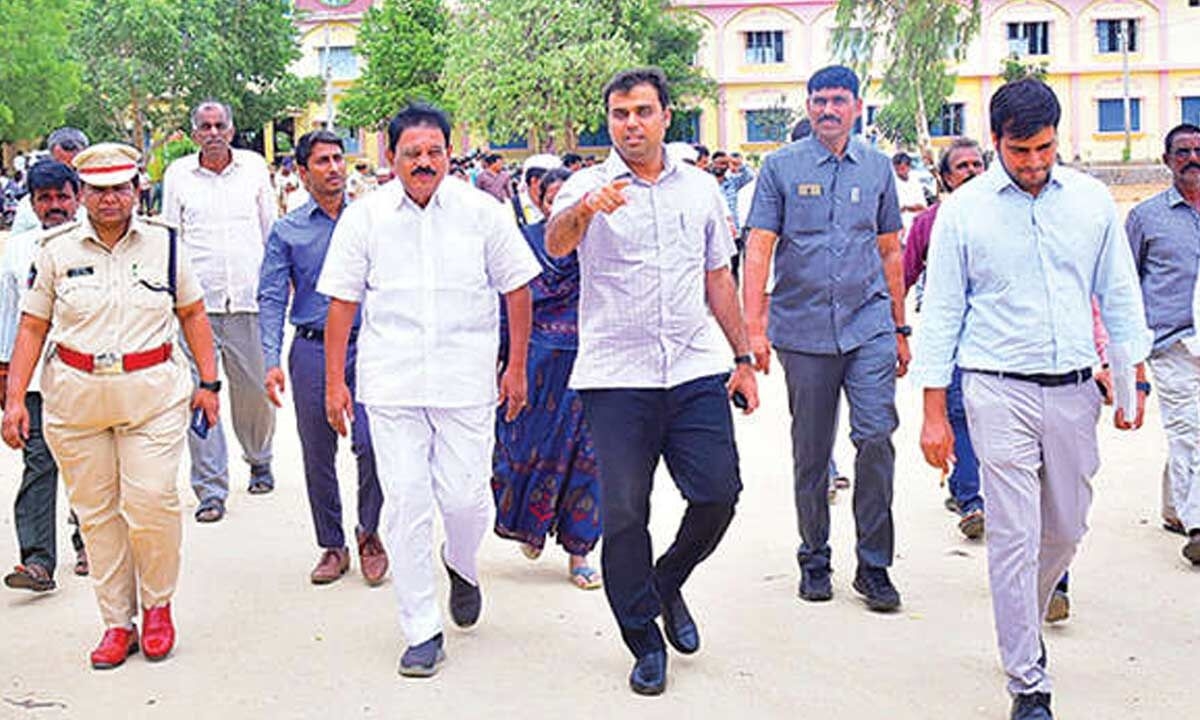 Dist administration prepares for CM's visit to Kothacheruvu
