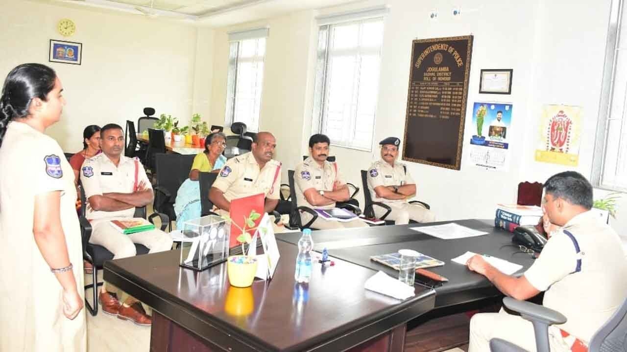 SP T. Srinivasa Rao Orders Swift Action on Public Complaints During Praja Vani in Jogulamba Gadwal.