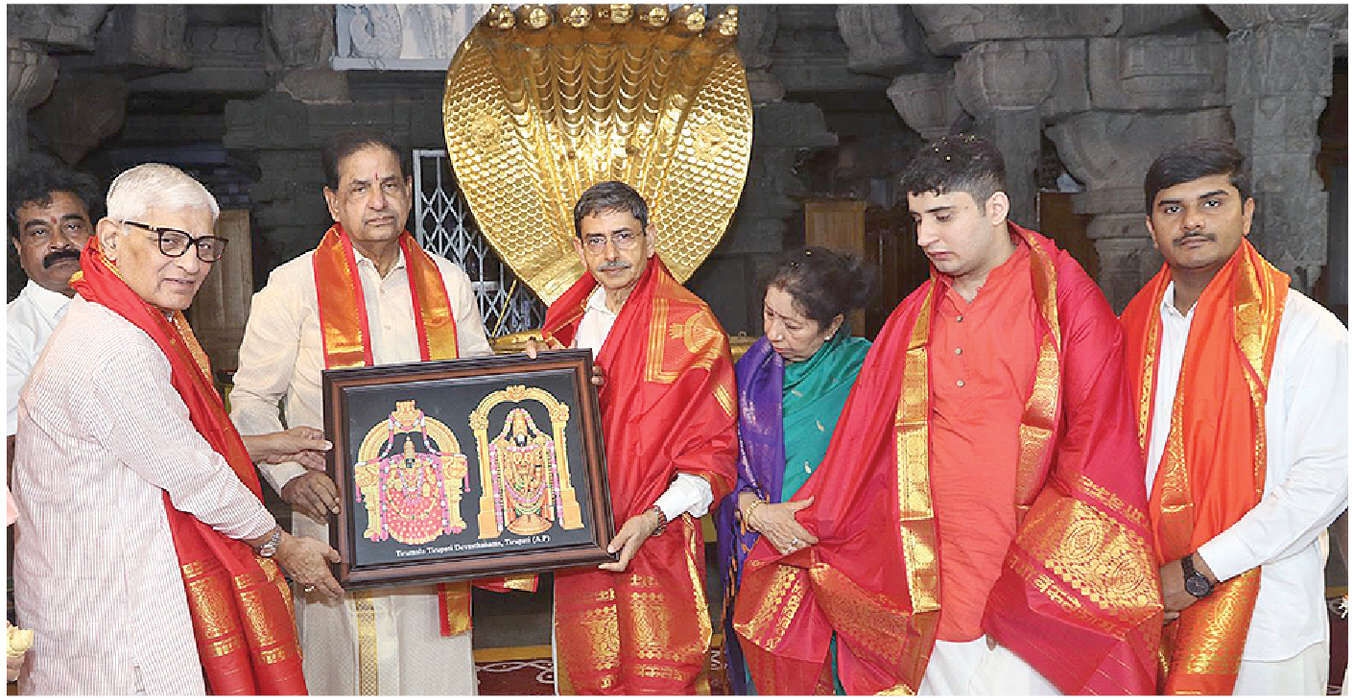 TN Guv offers prayers to Lord Balaji