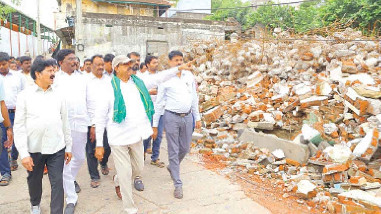 Tummala thanks residents for giving land for temple devpt