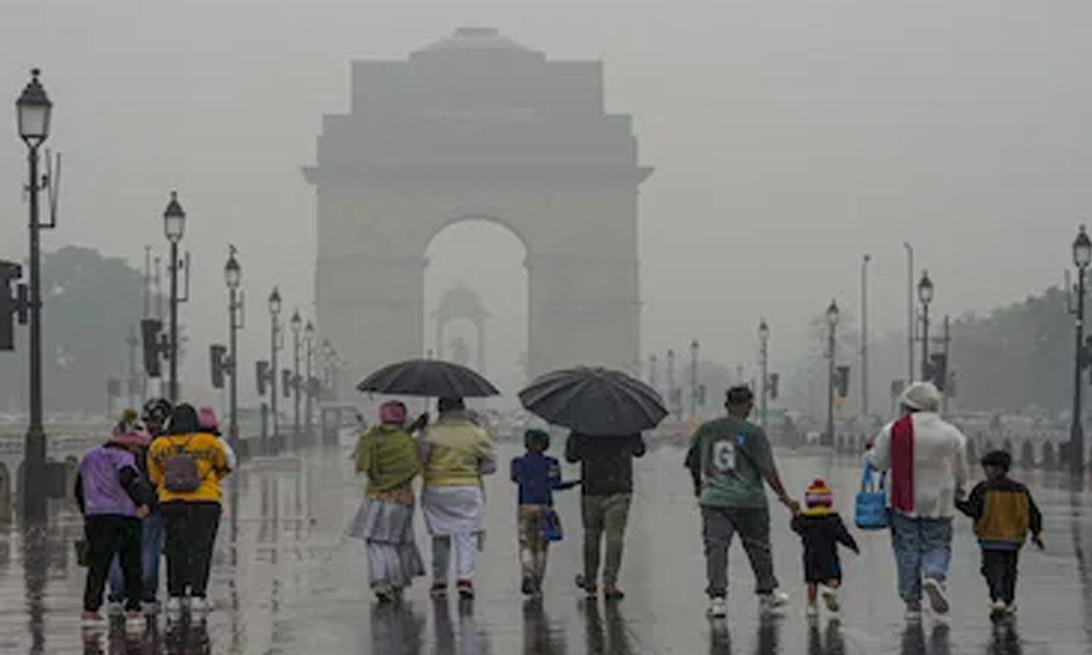 Morning showers bring relief to Delhi