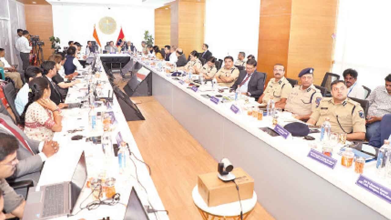 Union Home Secy lauds TG cops