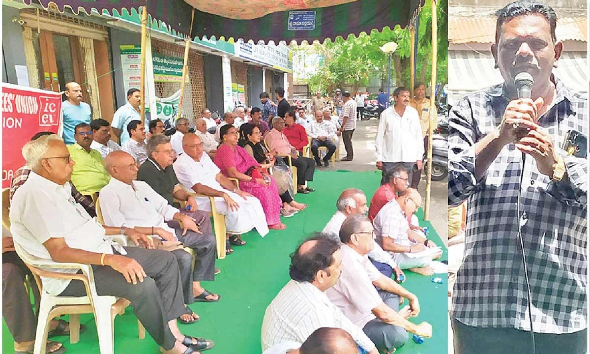 LIC staff participates in nationwide strike