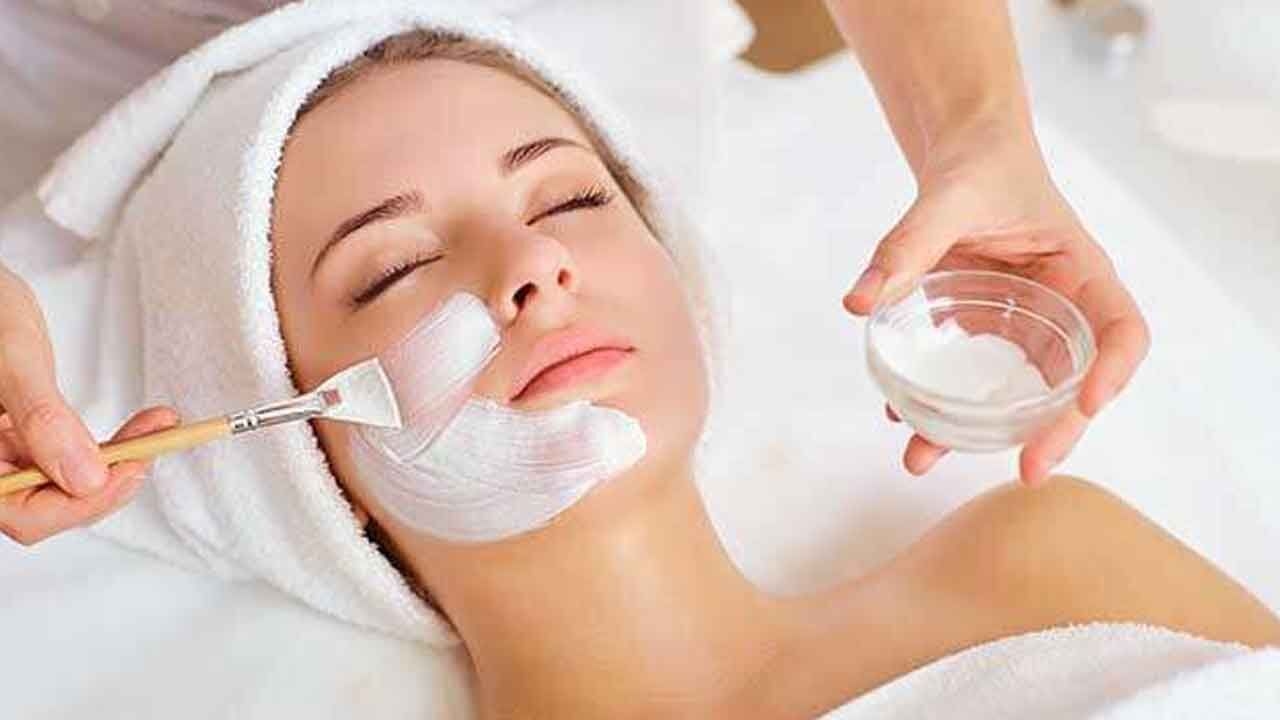 Natural DIY Facial Bleaches to Brighten Your Skin at Home