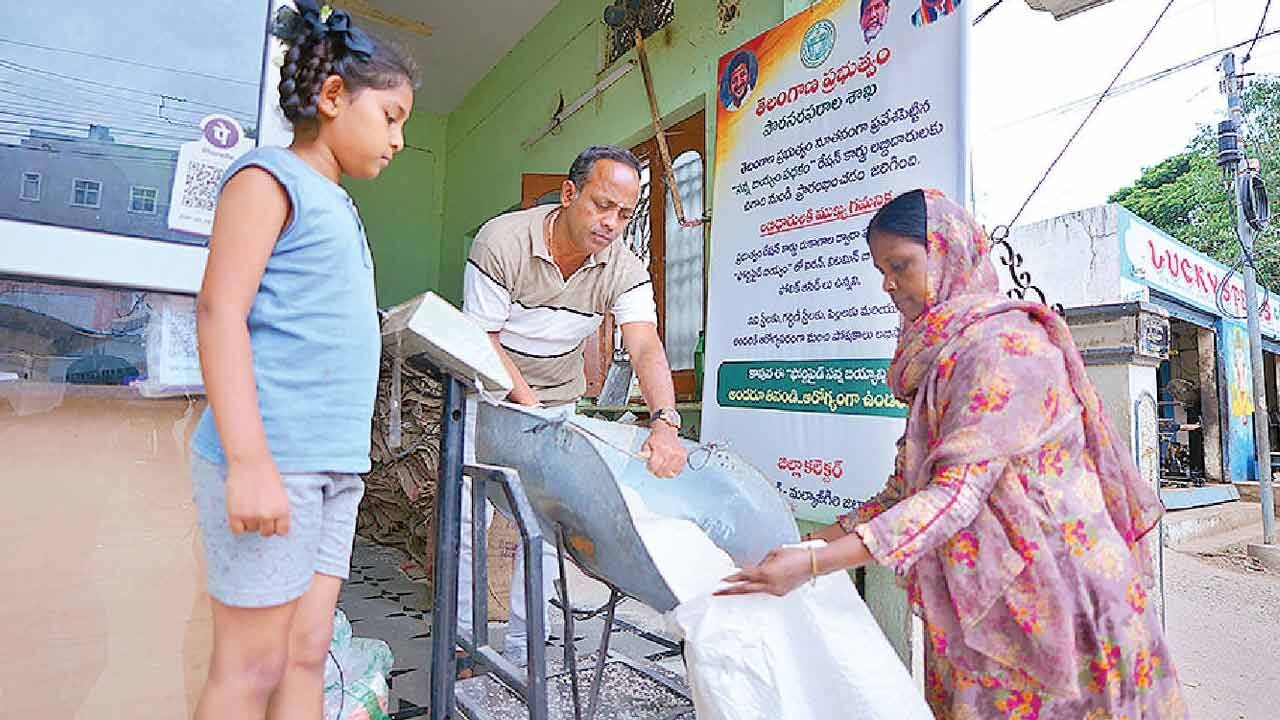 ‘Sanna' biyyam-‘Pedda' publicity: Cong set to cash in on scheme for victory in local body polls