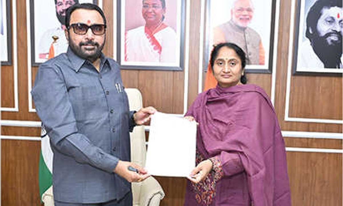 Savitha seeks ‘Arogya Bala Ayur Andhra' project