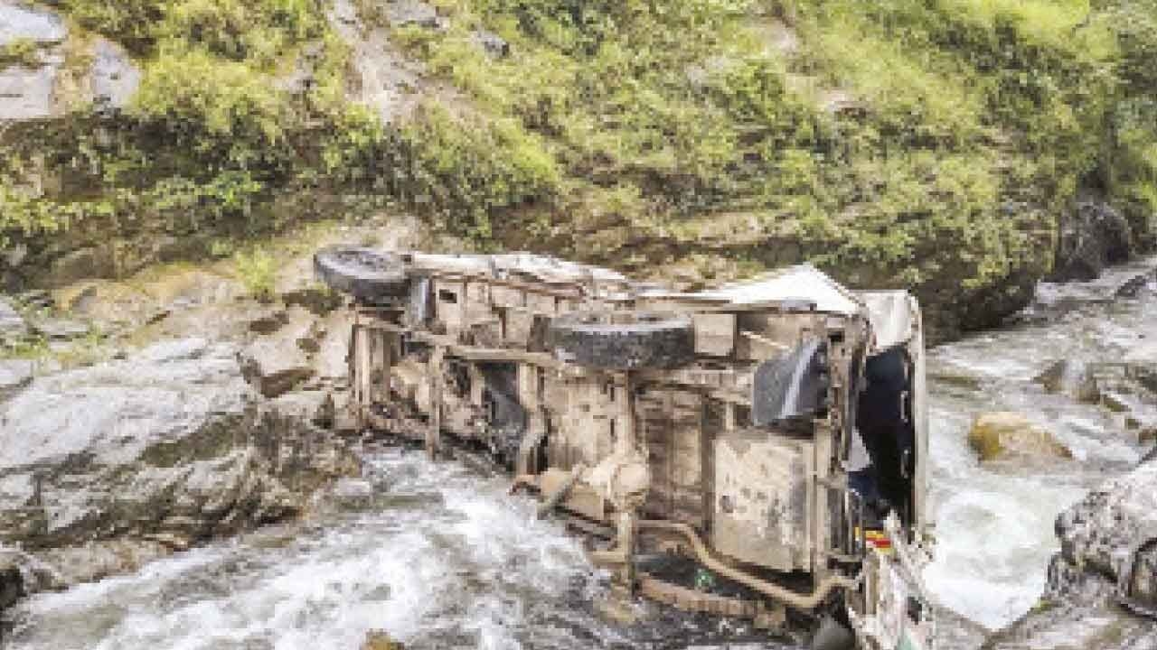8 dead, 5 hurt as jeep falls into gorge in Pithoragarh