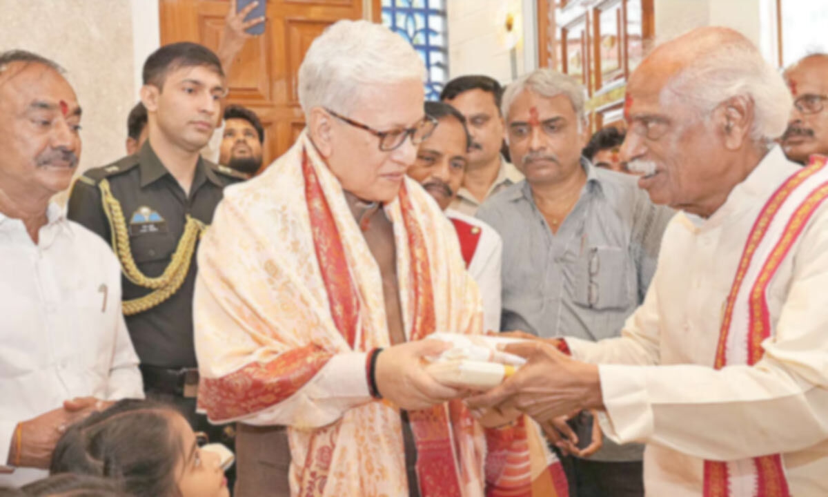 Governor extends Bonalu greetings to people