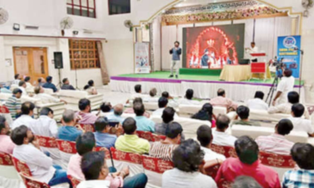 Photographer feted for holding most workshops in India
