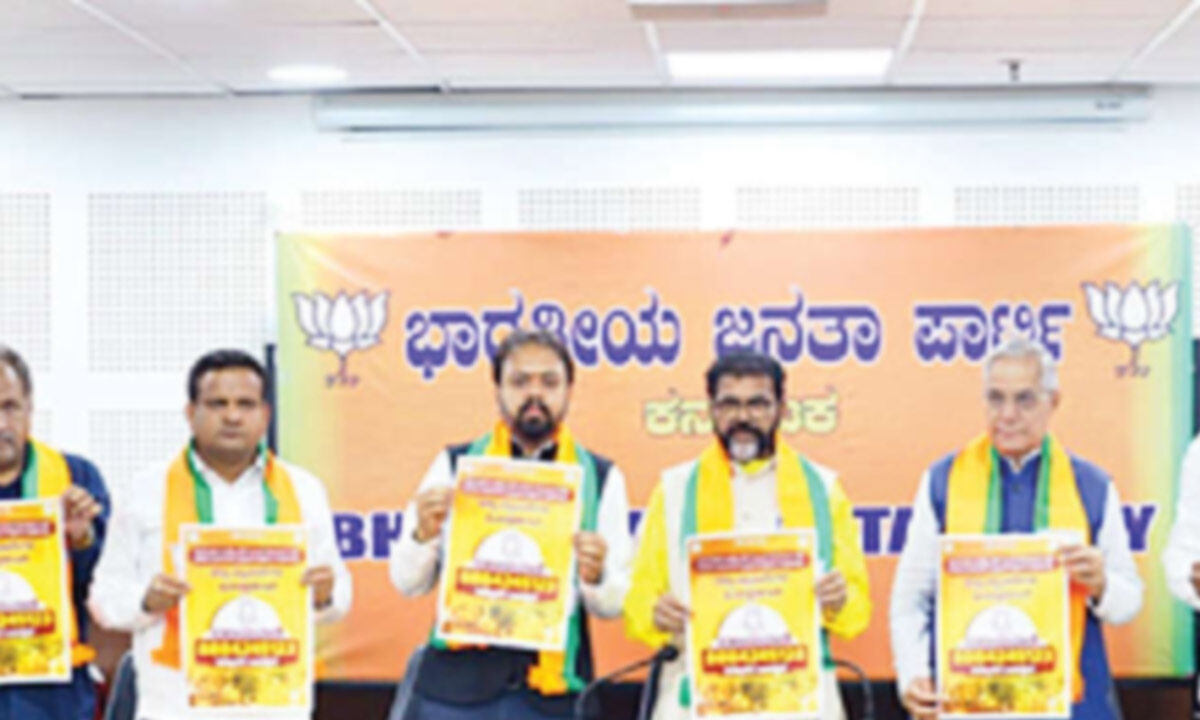 BJP launches helpline for protecting small traders' interests