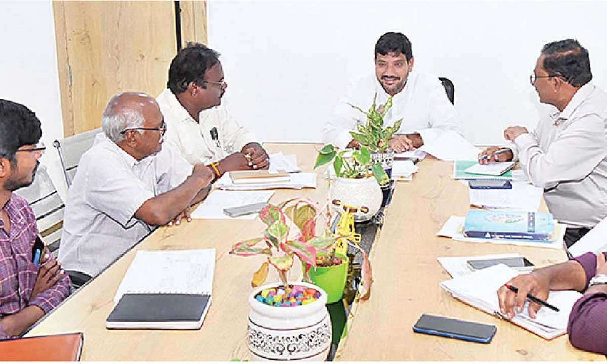 MLA reviews engineering works