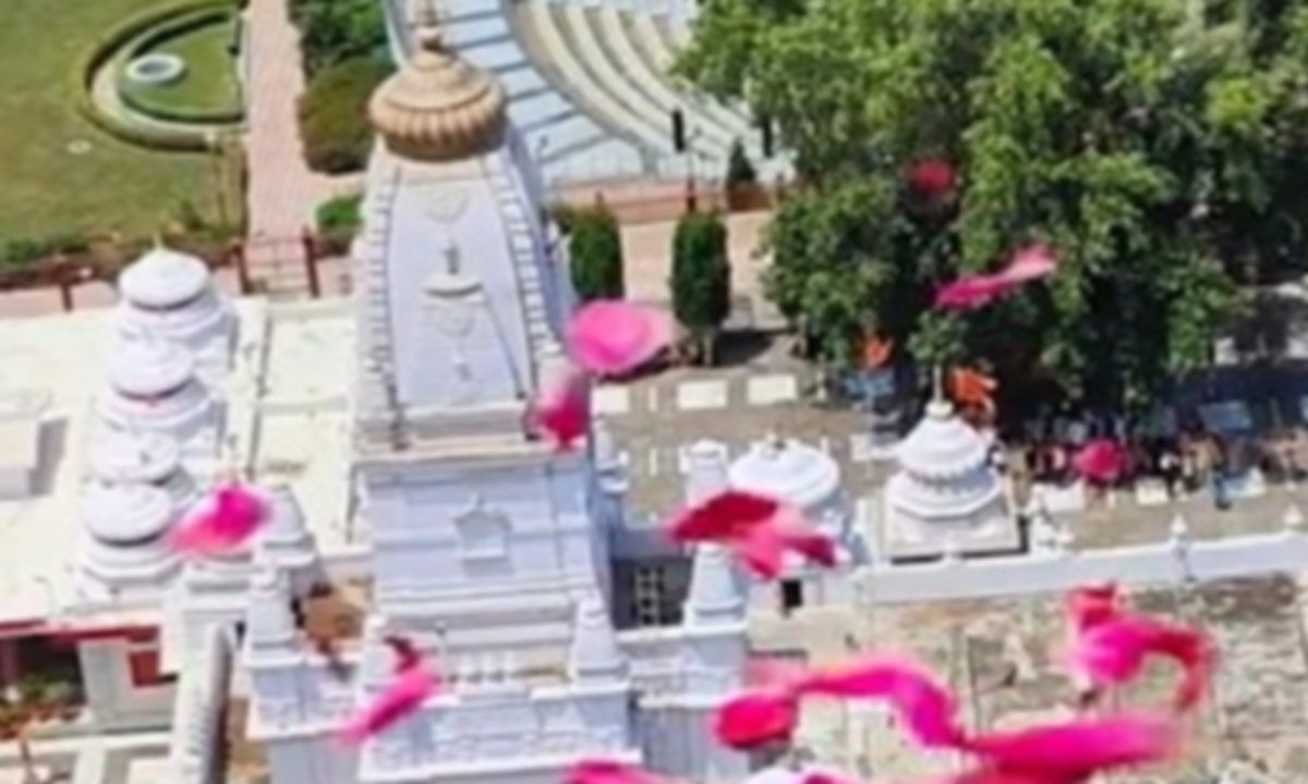 Sawan Shivratri: Choppers shower flower at prominent Shiva temples and devotees in Uttar Pradesh