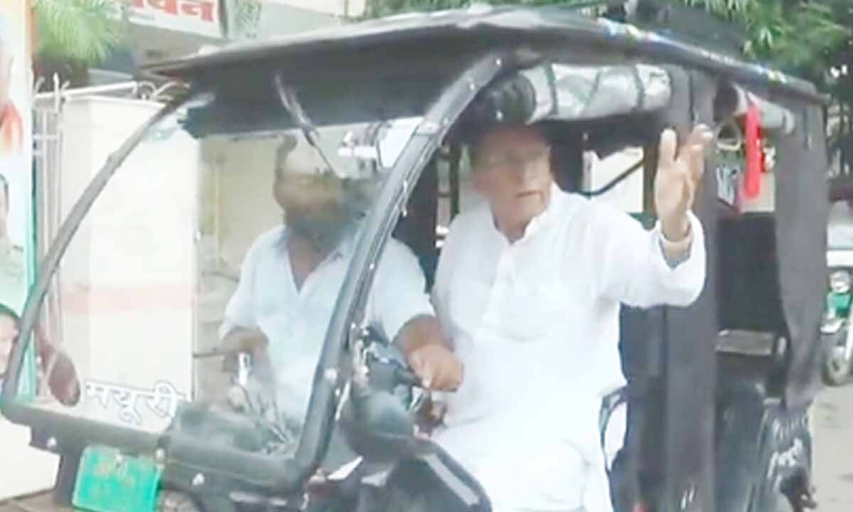 MP: Congress opposes restriction of E-rickshaws in Bhopal