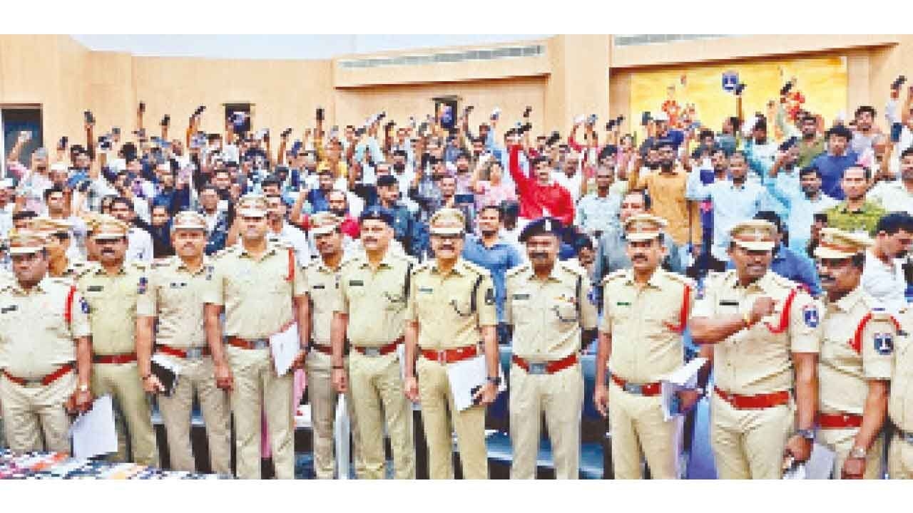 Rs 2 crore phone haul: Cyberabad police's success story