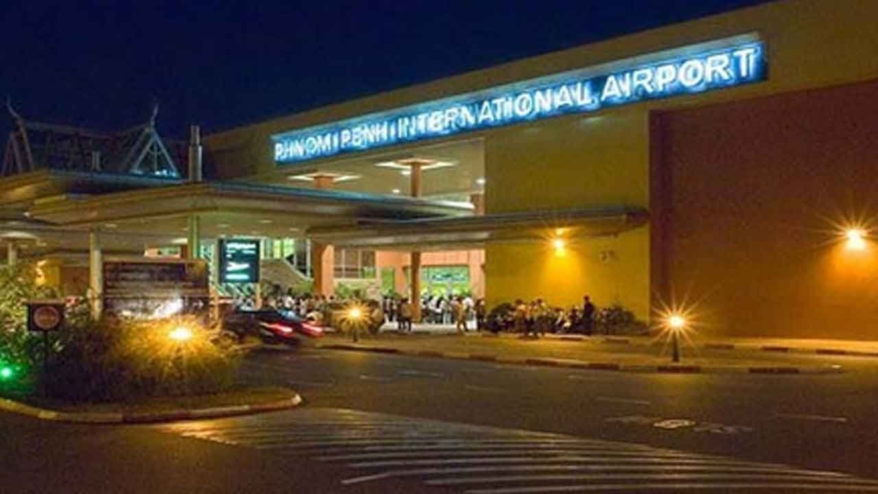 Cambodian civil aviation authority bans flights from flying across fighting zones with Thailand