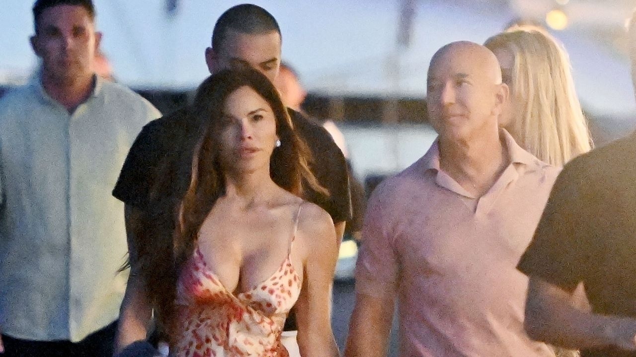 For Date Night in Portofino, Lauren Sánchez Opts for Roberto Cavalli