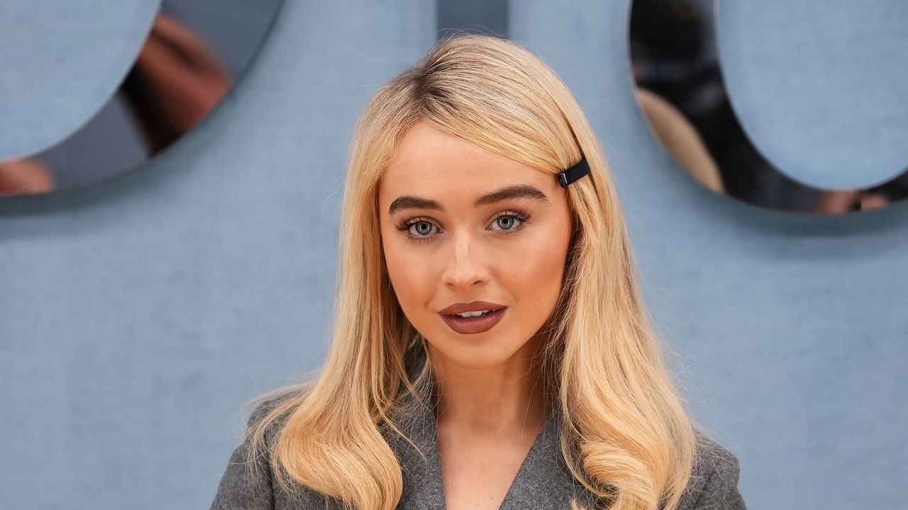 The ‘Older Sister Side Part' Is This Summer's Nostalgia-Hitting Hair Trend