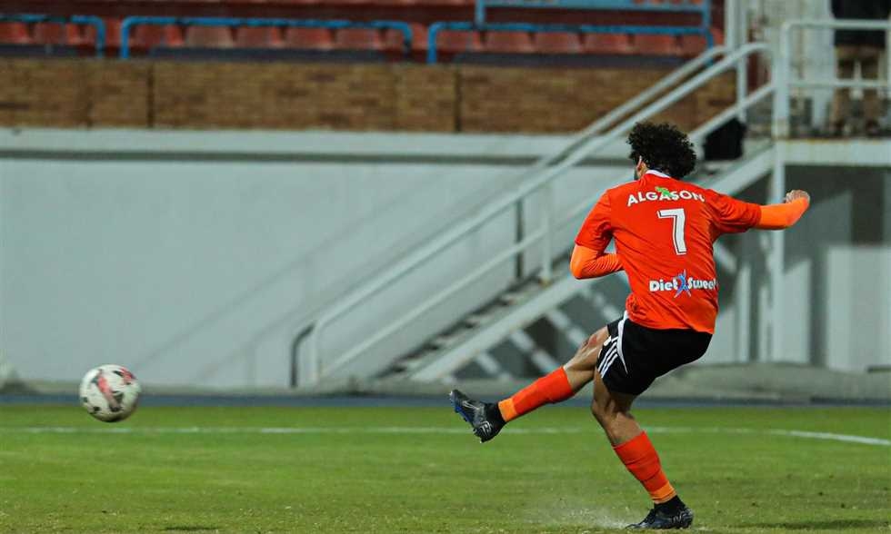 خبر في الجول - فاركو يحدد قيمة بيع عمرو ناصر
