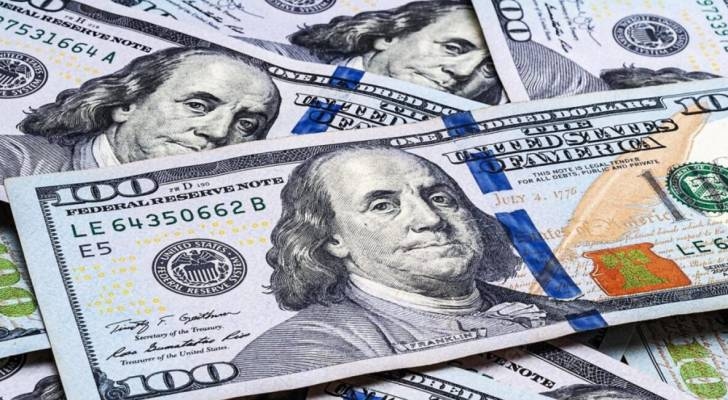 تراجع الدولار قرب أدنى مستوياته في 4 سنوات مقابل اليورو