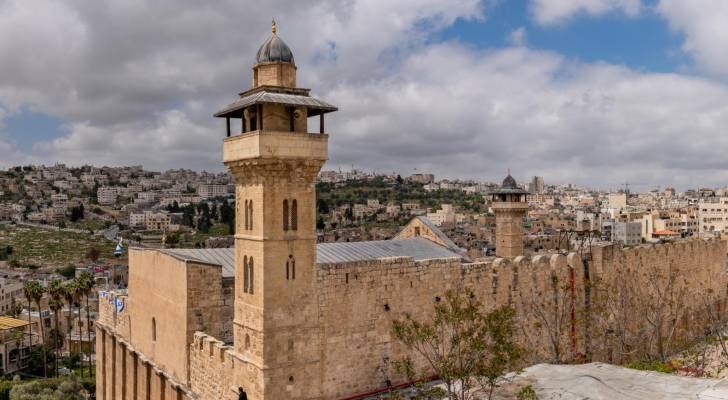 'Israel' transfers Ibrahimi Mosque control to settler council: Hebrew media