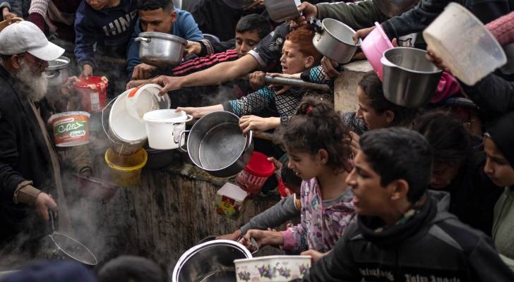 'Israeli' official: Humanitarian aid airdrops to resume soon in Gaza