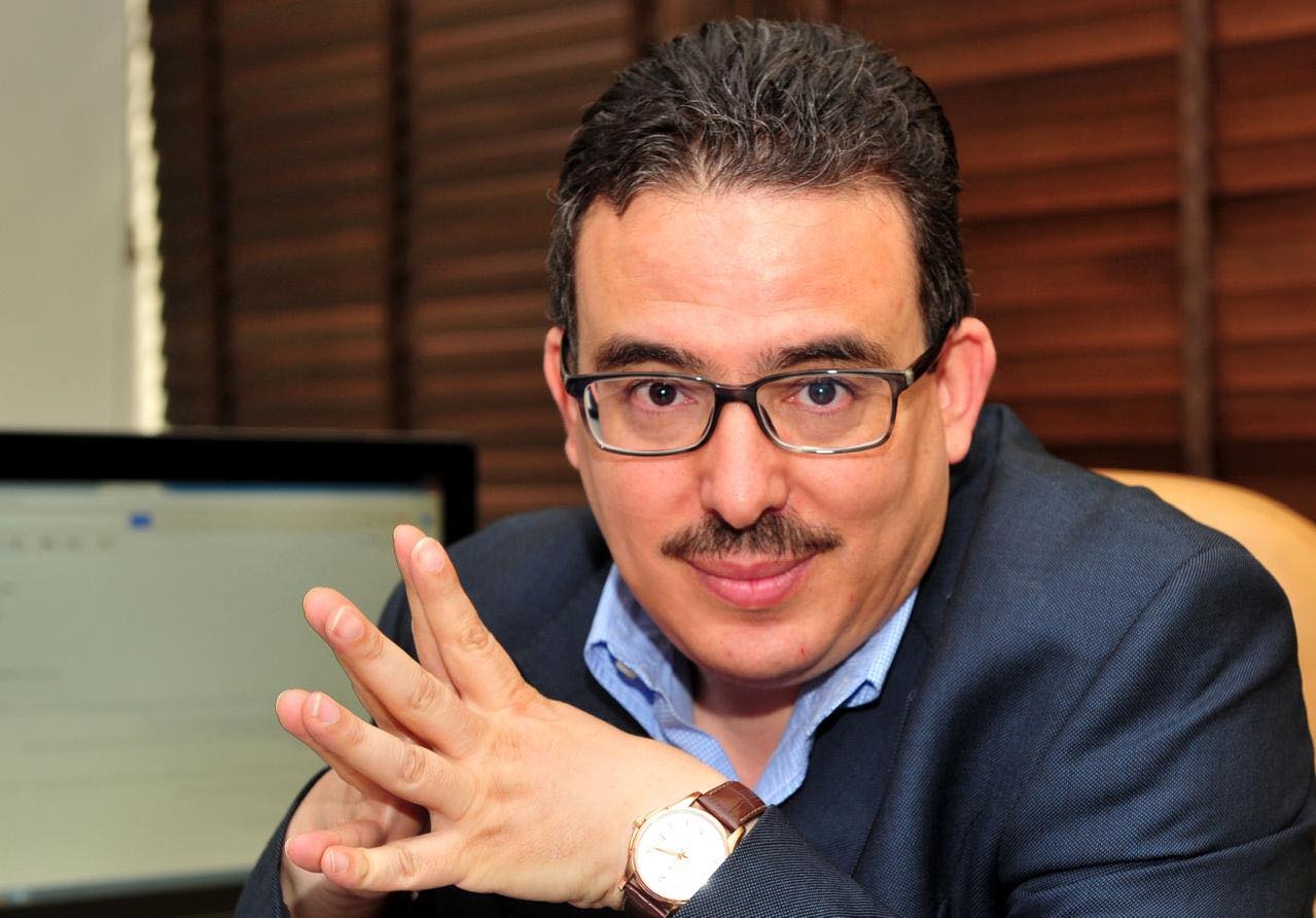 في ذكرى رجل كان يكره الرداءة والخوف تقبيل الأعتاب