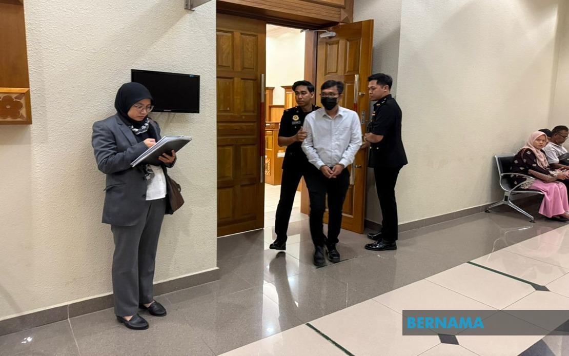 Security Manager Claims Trial To Using False Document