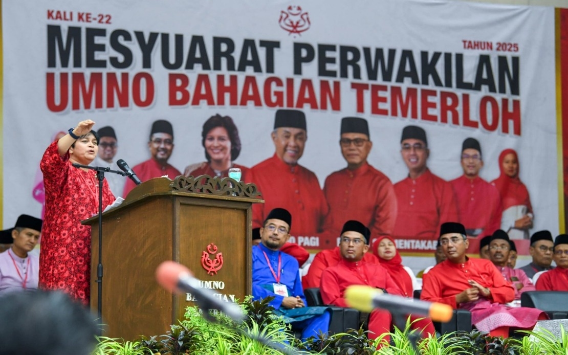 Azalina Calls On UMNO To Boost Digital Capabilities Ahead Of GE15
