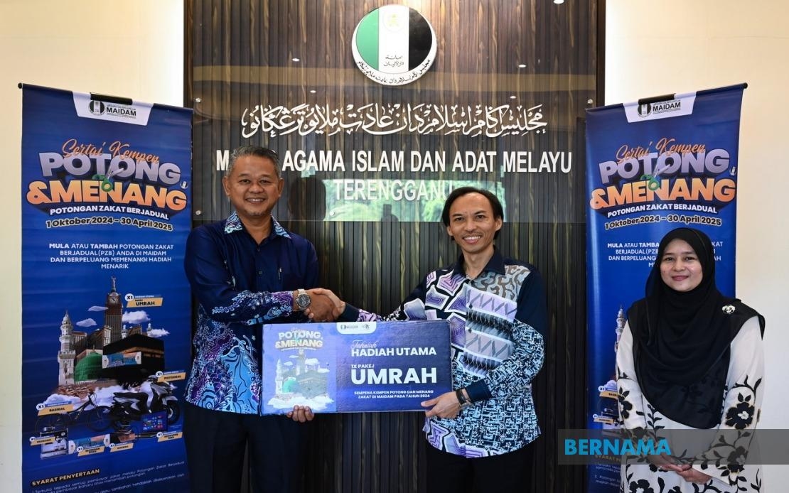 Lecturer Walks Away With Umrah Package In Maidam's Zakat Campaign