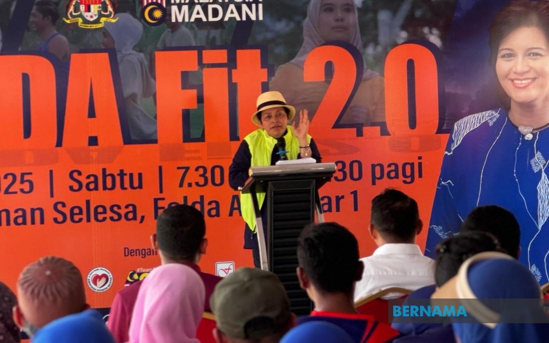 Azalina Seeks District Recognition For Fast-growing Pengerang