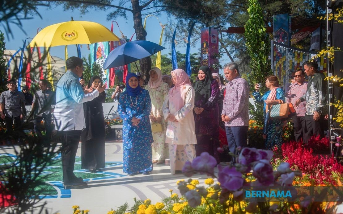 Thousands Attend Opening Of Borneo Flora Festival In Labuan