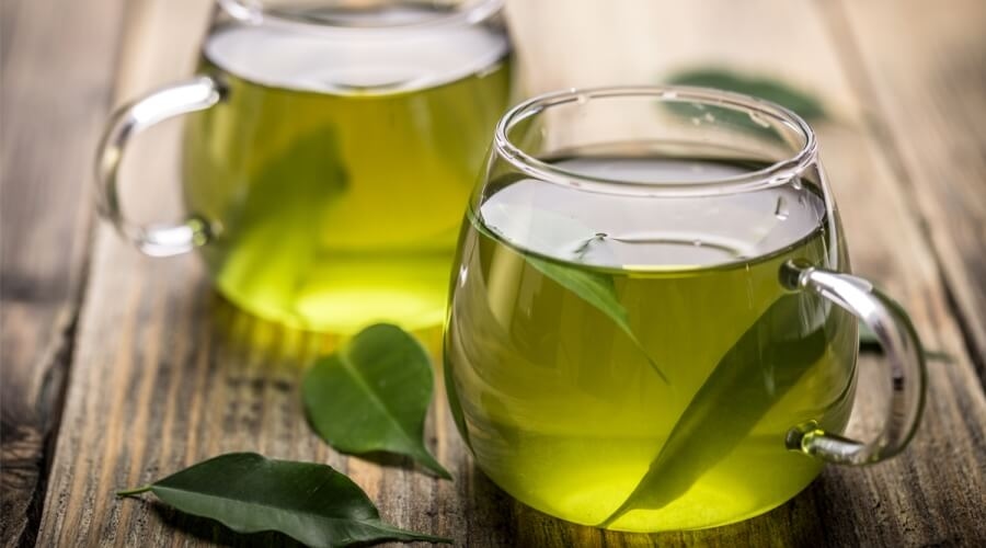 مشروبات طبيعية تنظف الأمعاء وتطرد السموم من الجسم