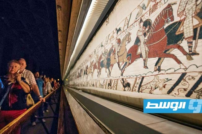 ماكرون يعلن إعارة منسوجة بايو إلى المتحف البريطاني