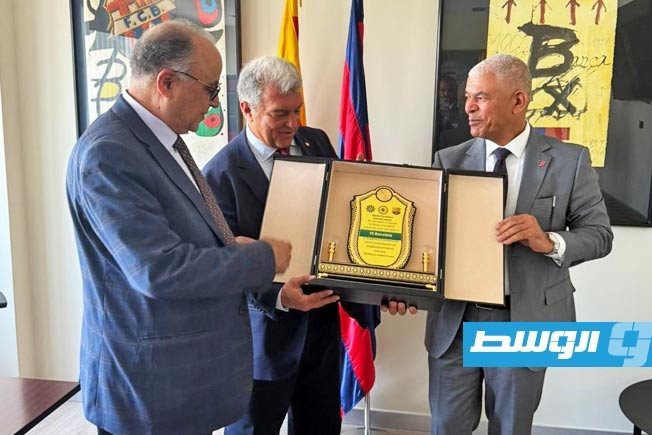 حكومة حماد: اتفاق مع برشلونة على مباراة ودية في بنغازي وإنشاء أكاديمية رياضية