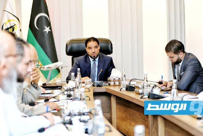 قادربوه يدعو «الخدمة المدنية» إلى معالجة فائض الملاك الوظيفي في «الخطوط الليبية»