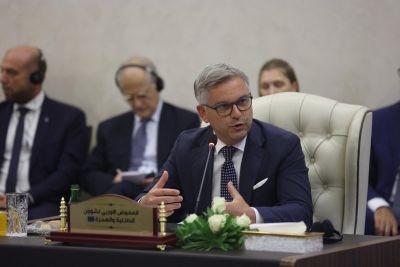 المفوض الأوروبي للهجرة يتجاهل الحديث عن رفض استقباله في بنغازي