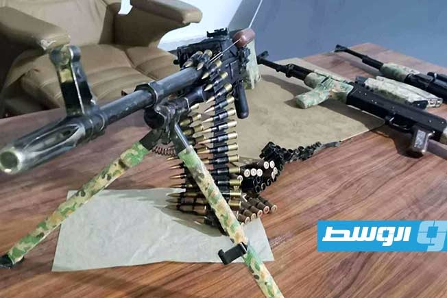 ضبط أسلحة ومخدرات على متن سيارة مشبوهة في صبراتة