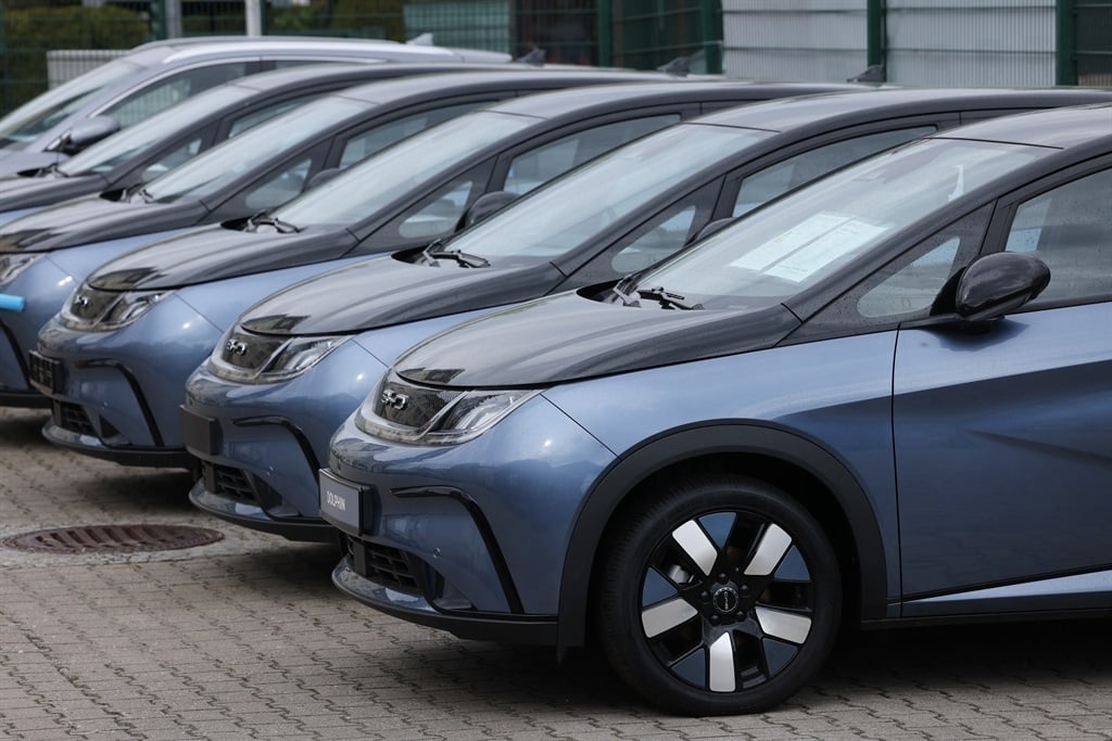 Chinese companies extend electric vehicle range with petrol generators