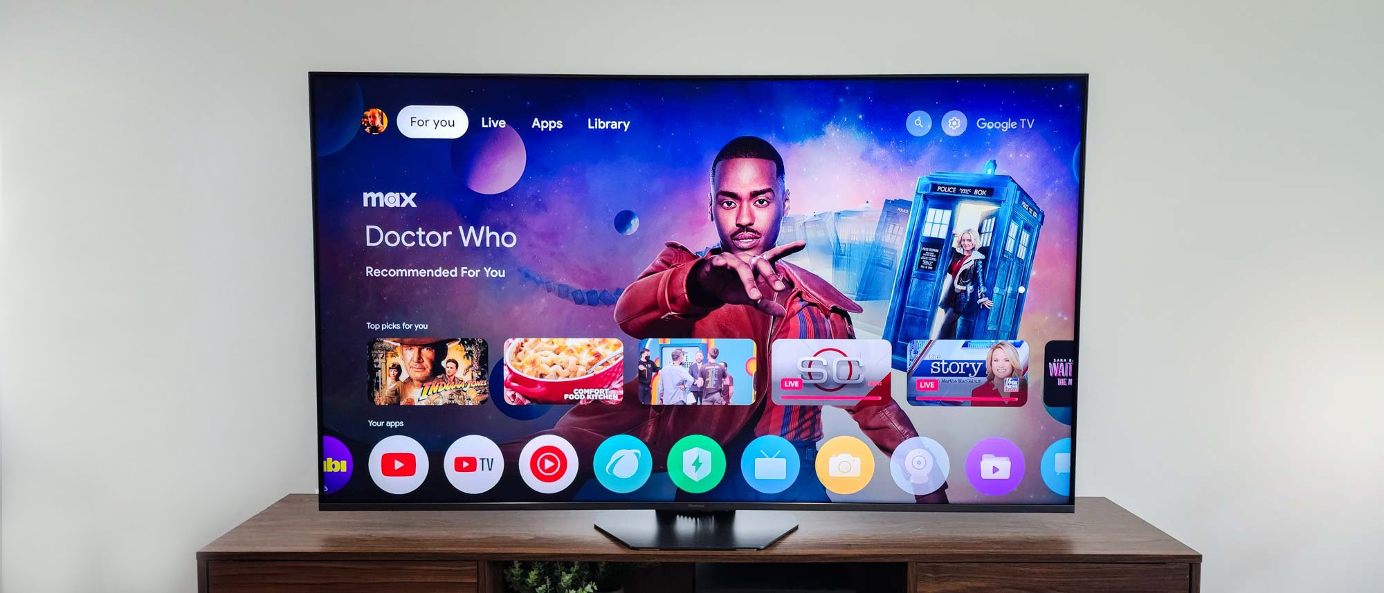 I just tested the Hisense U8QG Mini-LED TV and it's a brightness star