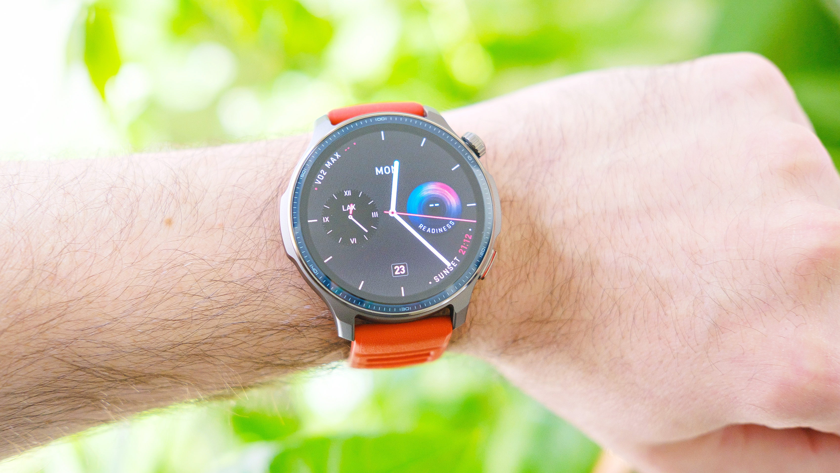 I just went hands-on with the Amazfit Balance 2 — this premium multisport smartwatch boasts 21 days of battery life