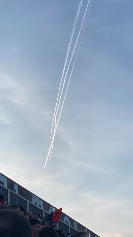 VIDEO: The American Airlines Flight AA292 is on the final descent in to Rome, 2 Euro fighters jets are still giving an escort