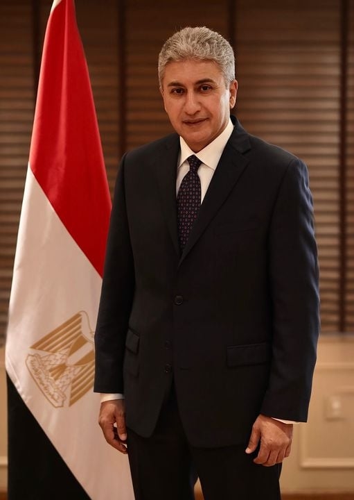 وزير السياحة يعتمد الضوابط المنظمة لرحلات العمرة موسم 1447 هـ