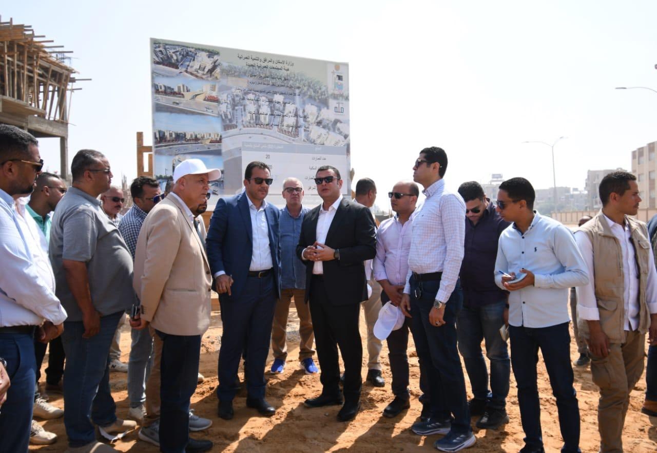 وزير الإسكان يوجه بسرعة الانتهاء من تنفيذ مشروع ديارنا وصيانة الطرق بالعاشر من رمضان