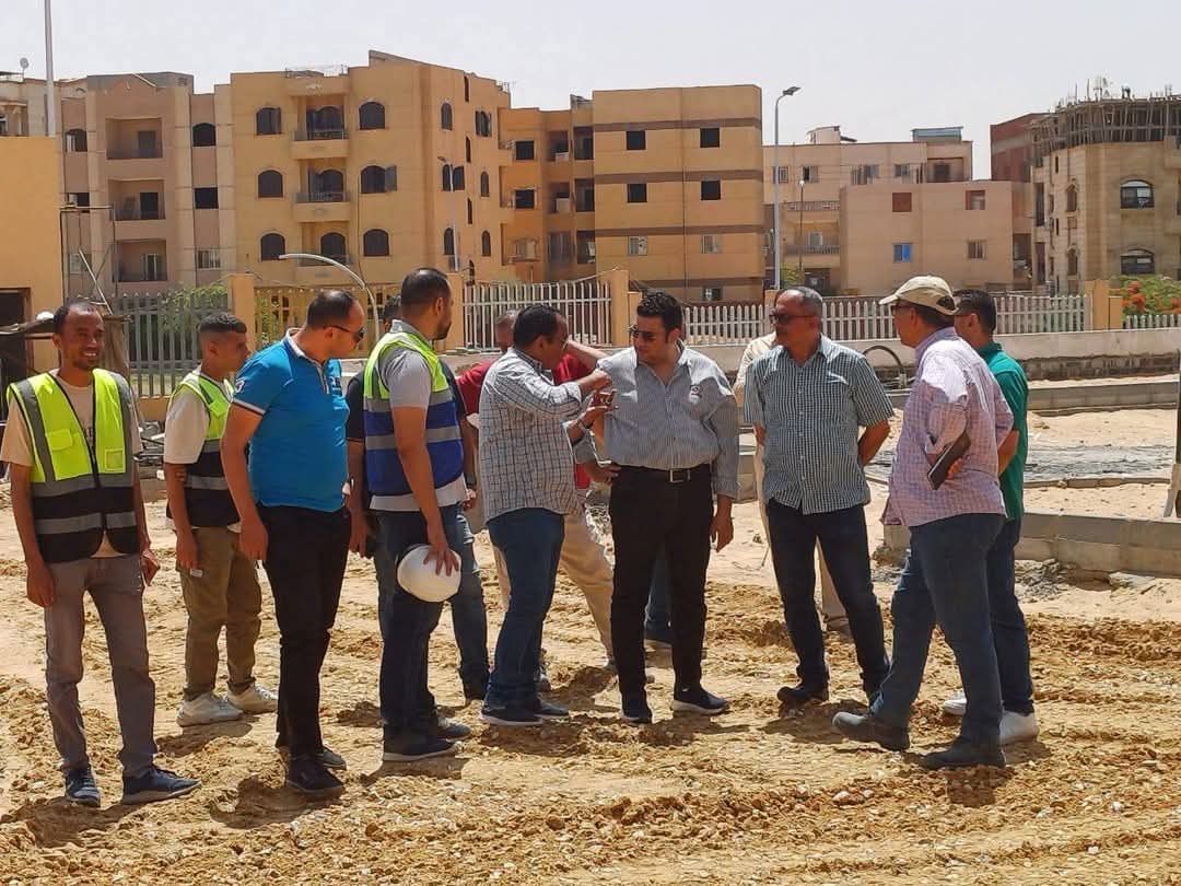 رئيس جهاز تنمية مدينة العبور يتابع تطوير الطرق وتنفيذ مستشفى جديد